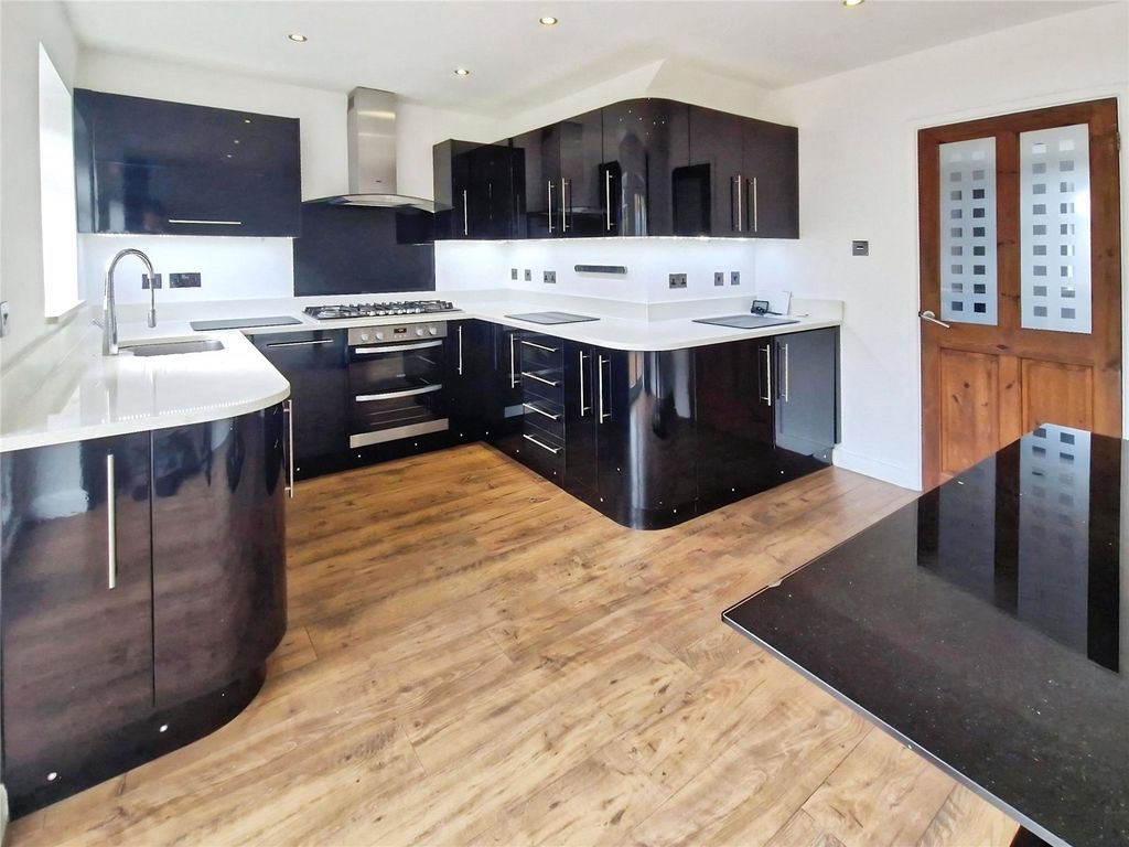 Property photo 3 of 17 Picture No. 16