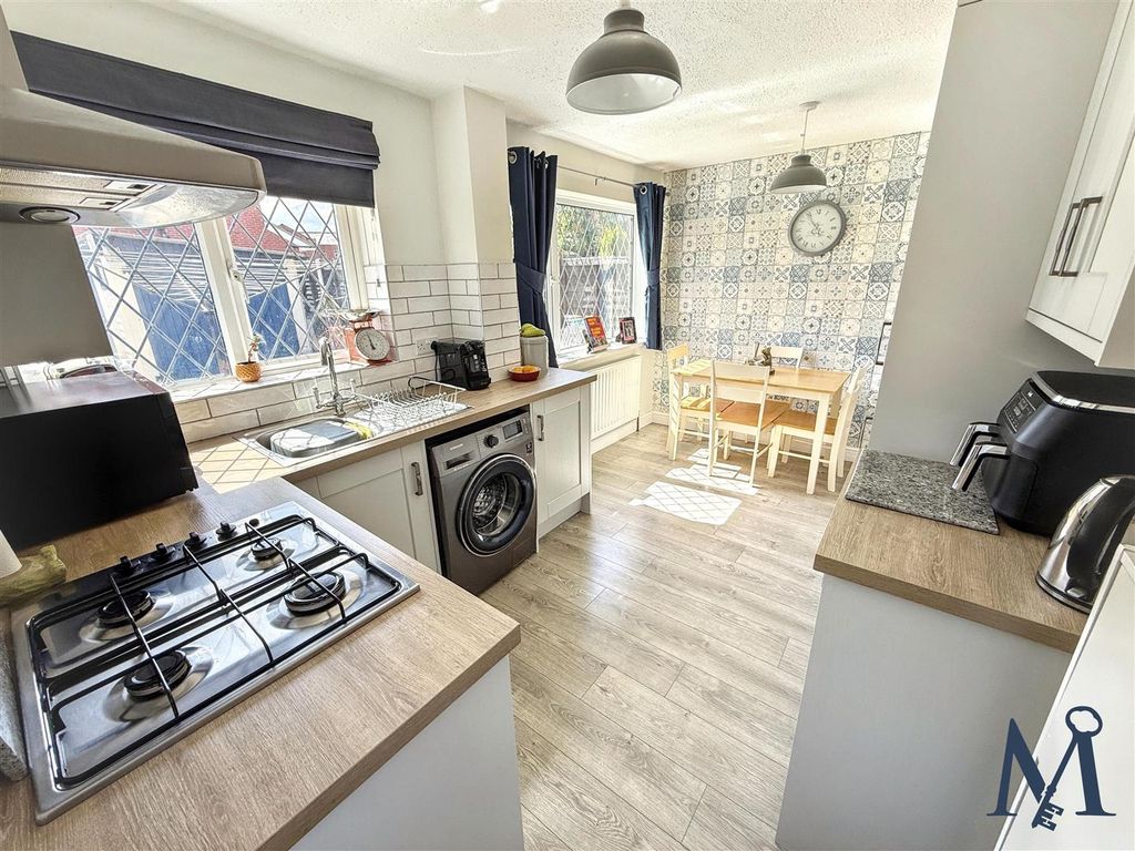 Property photo 2 of 19 Kitchen Diner