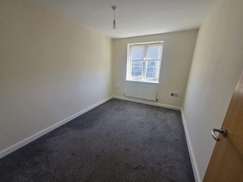 Property photo 2 of 8 Picture No. 13