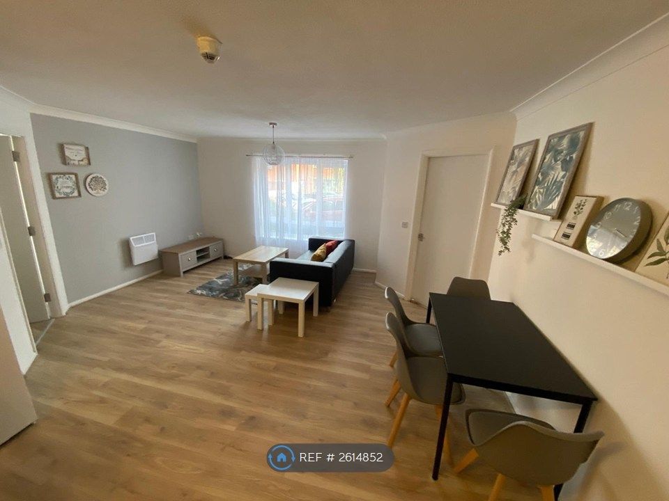 Property photo 1 of 10 Living Room
