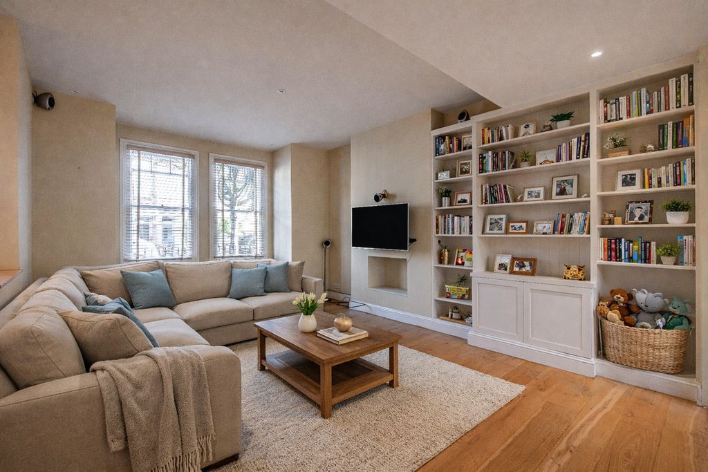 Property photo 2 of 25