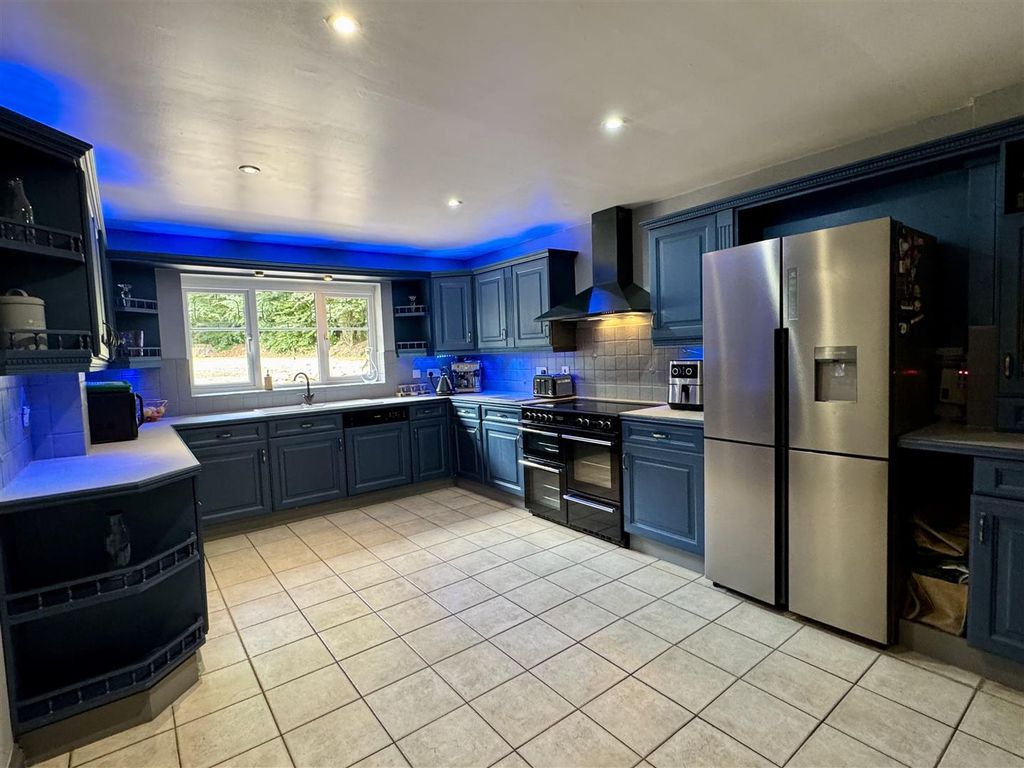 Property photo 2 of 54 Kitchen Breakfast Room
