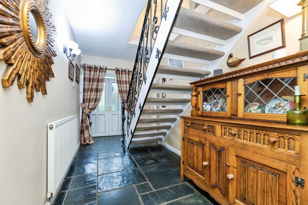 Property photo 2 of 22