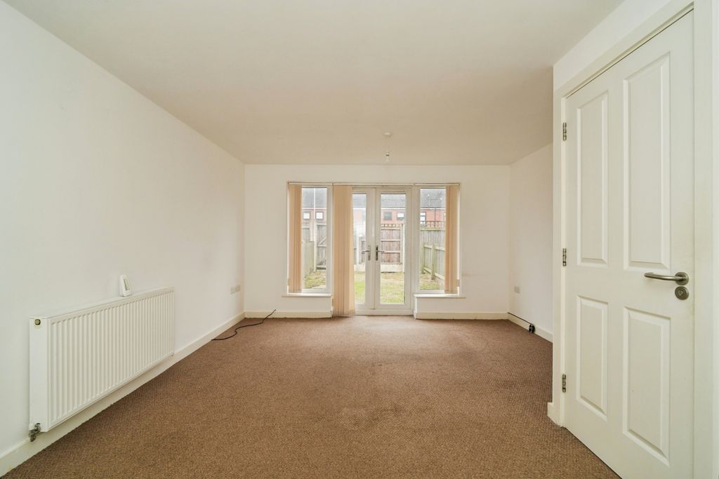 Property photo 3 of 17 Lounge