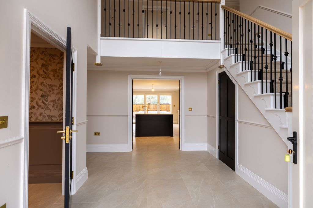 Property photo 2 of 43 6Bonningtonsbb