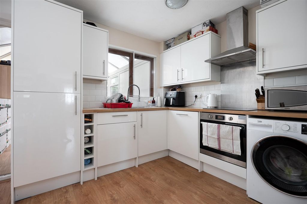 Property photo 3 of 14 Kitchen
