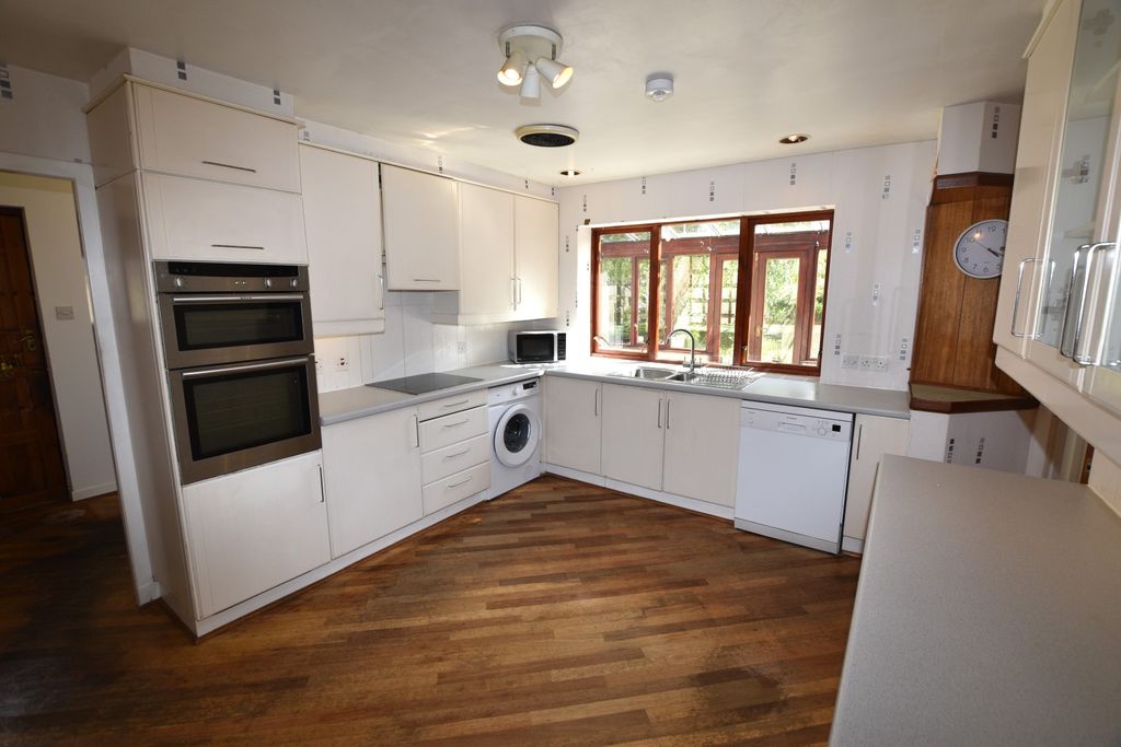 Property photo 3 of 36
