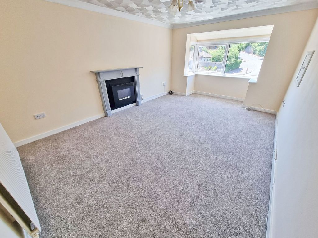 Property photo 3 of 12 Lounge