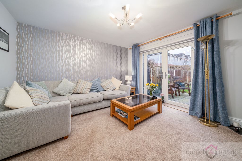 Property photo 3 of 30 Springfield Close-17