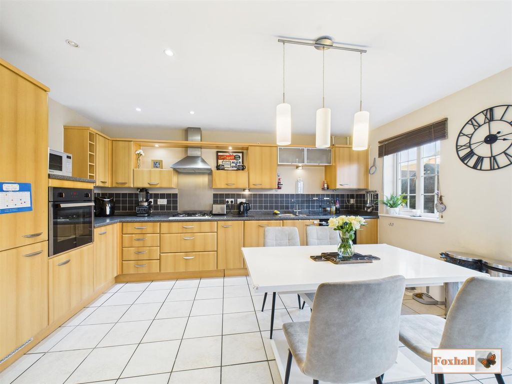 Property photo 3 of 25 Kitchen/Diner/Breakfast Room