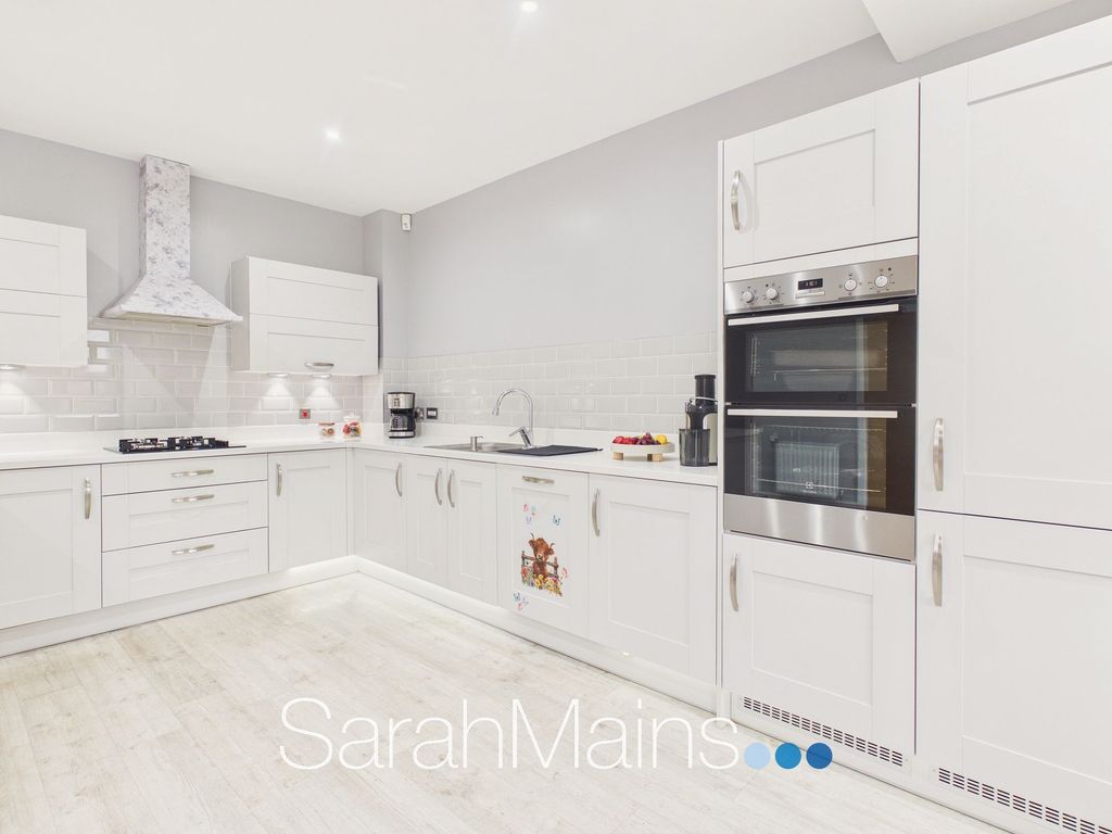 Property photo 2 of 16 Dining Kitchen