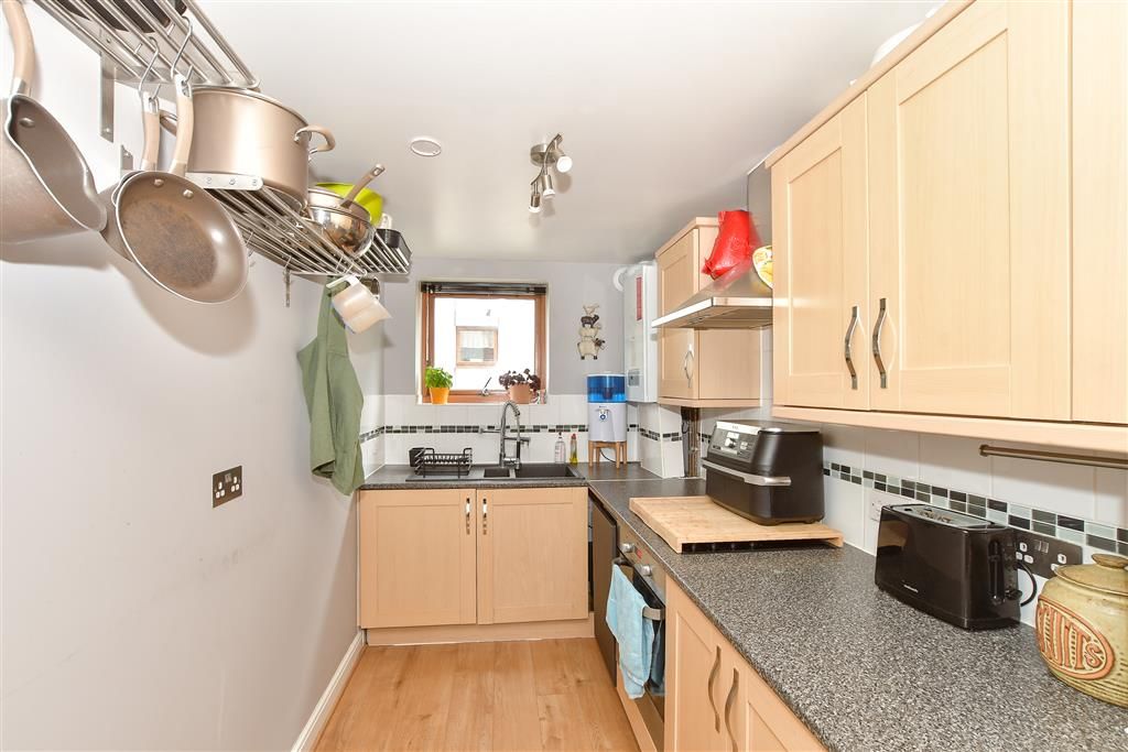 Property photo 3 of 11 Kitchen