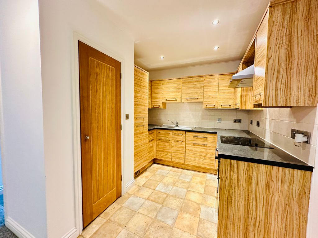 Property photo 3 of 10 Kitchen