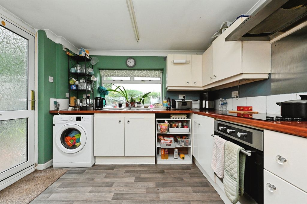 Property photo 3 of 16