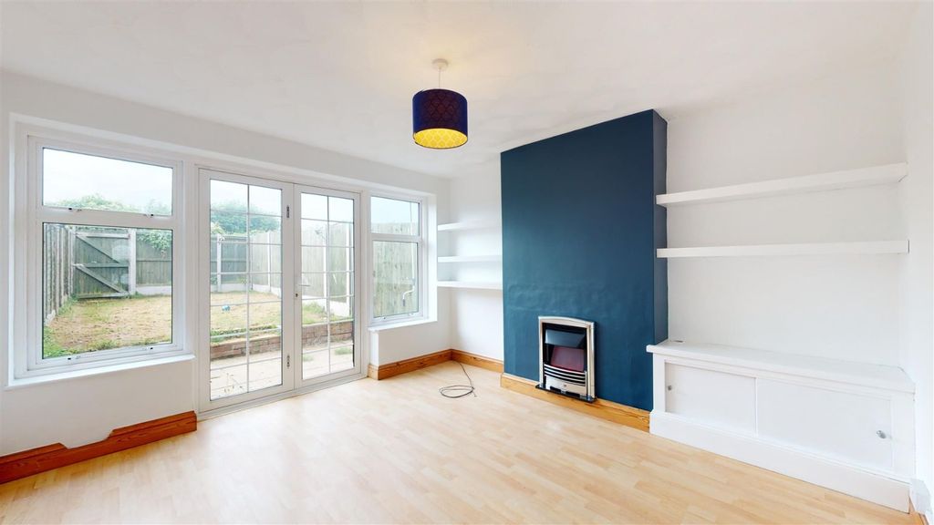 Property photo 3 of 9 Picture 3