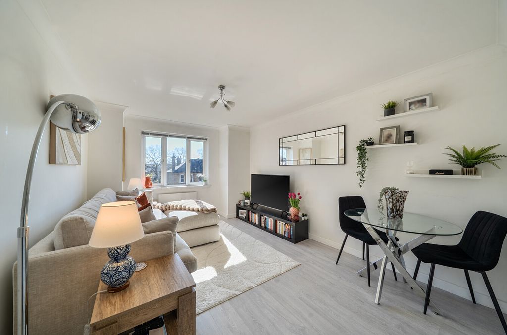 Property photo 2 of 18 1429822-9-69Bab72...