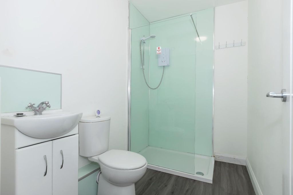 Property photo 3 of 16 Crabtree Lane_10.Jpg