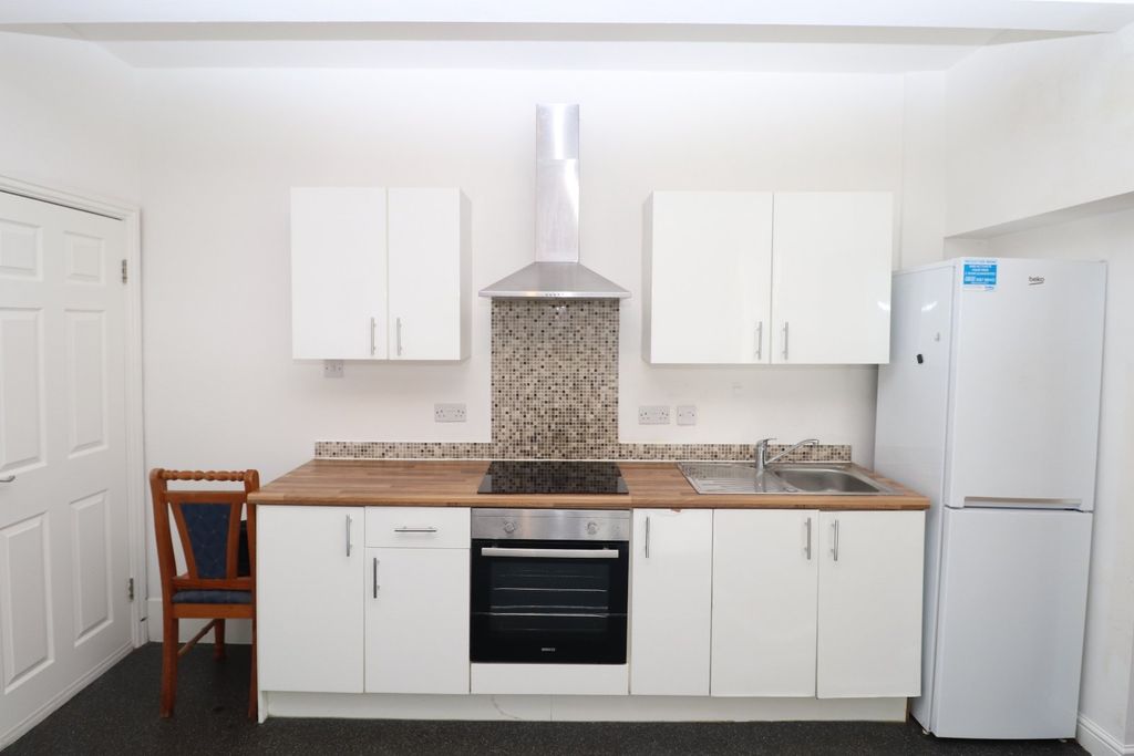 Property photo 3 of 8 Picture No. 16