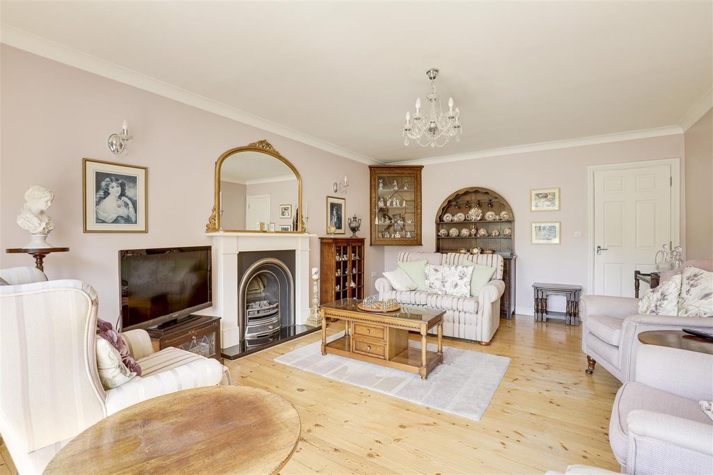 Property photo 3 of 27 8458.Jpg