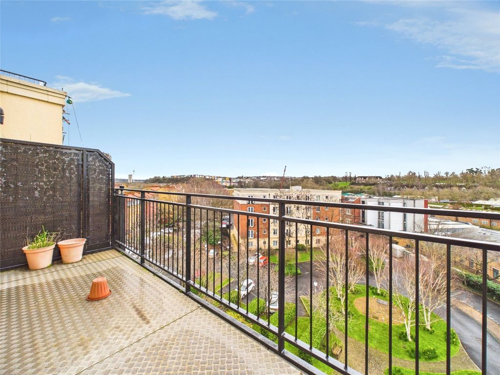 Property photo 2 of 13 Picture No. 16