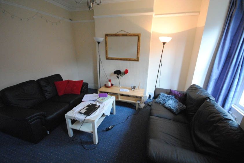 Property photo 1 of 9 Bright, Comfortable Lounge With Two Large Sofas, c...