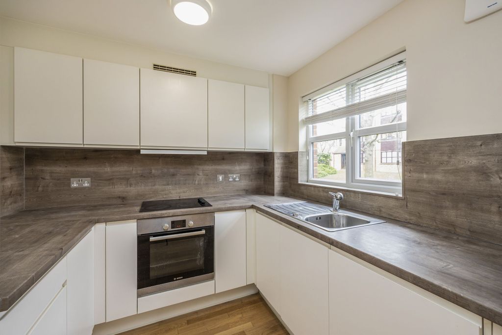 Property photo 2 of 12 Kitchen (Example)