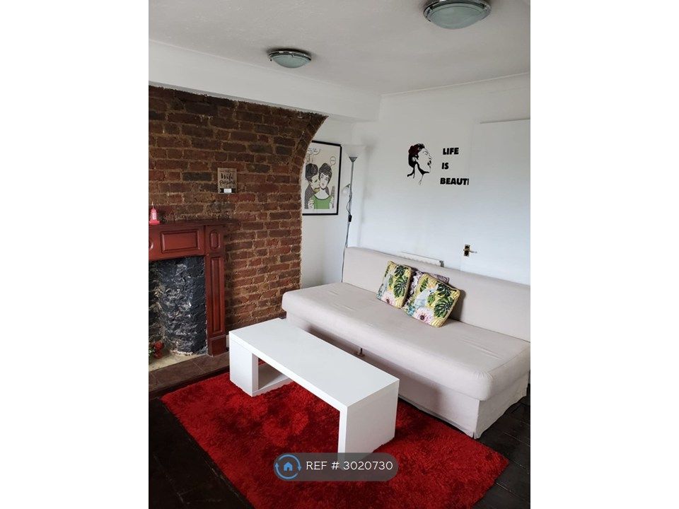 Property photo 3 of 18 Lounge