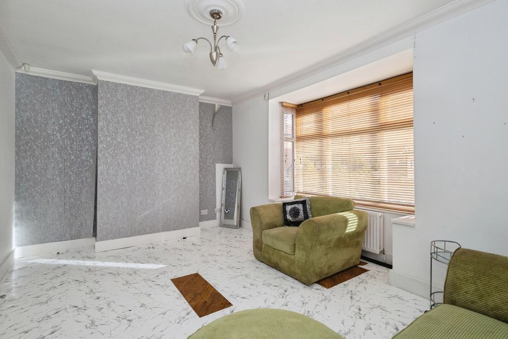 Property photo 3 of 14 Living Room