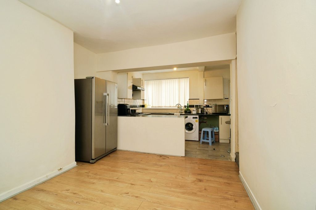 Property photo 2 of 15 Lounge/Kitchen