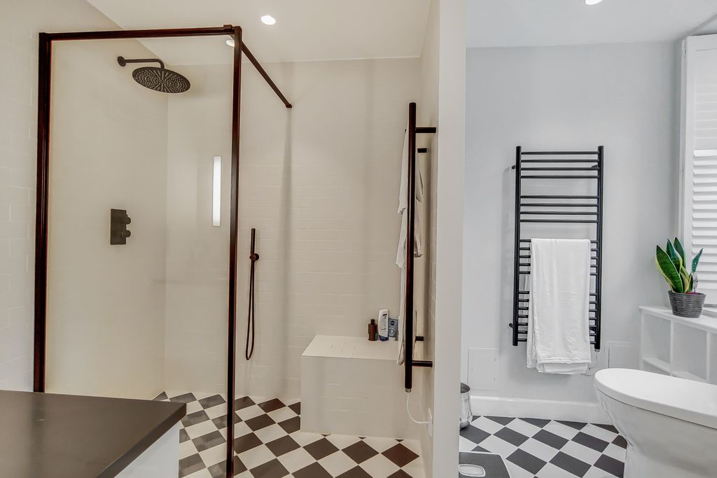 Property photo 3 of 7 Bathroom.Jpg