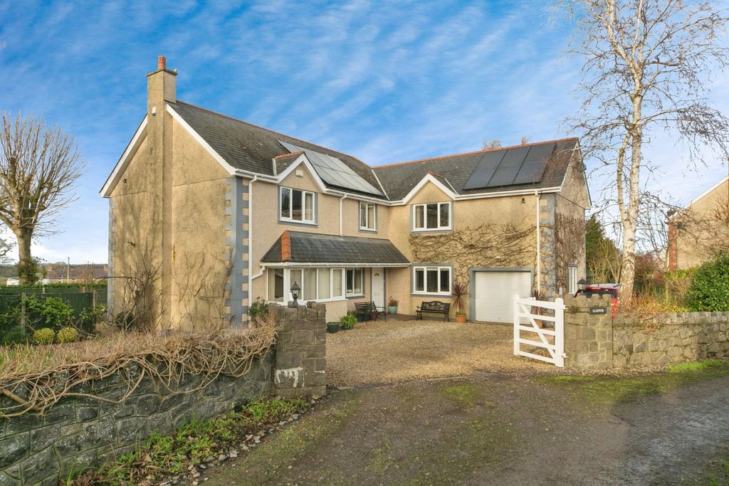 Property photo 1 of 20