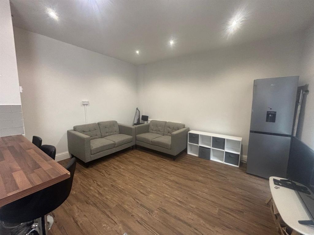 Property photo 2 of 9 Lounge