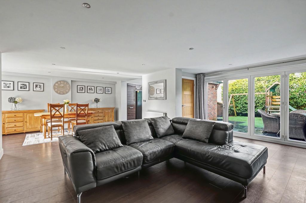 Property photo 2 of 20