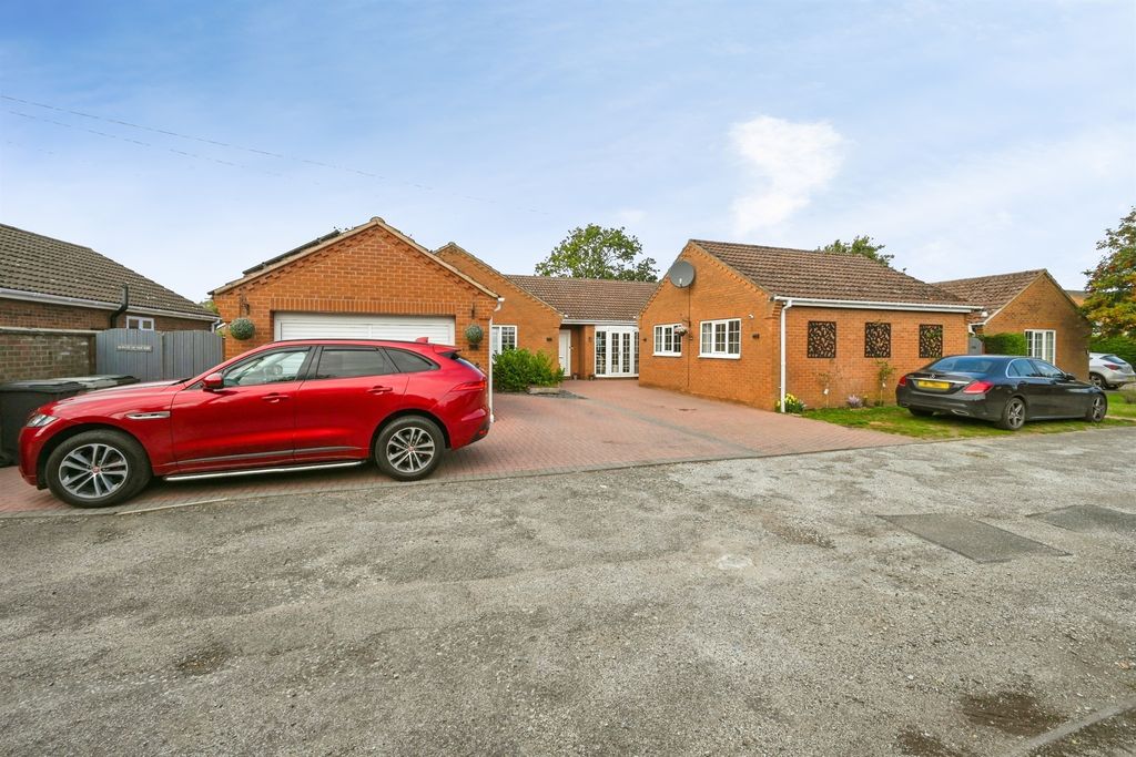 Property photo 2 of 33