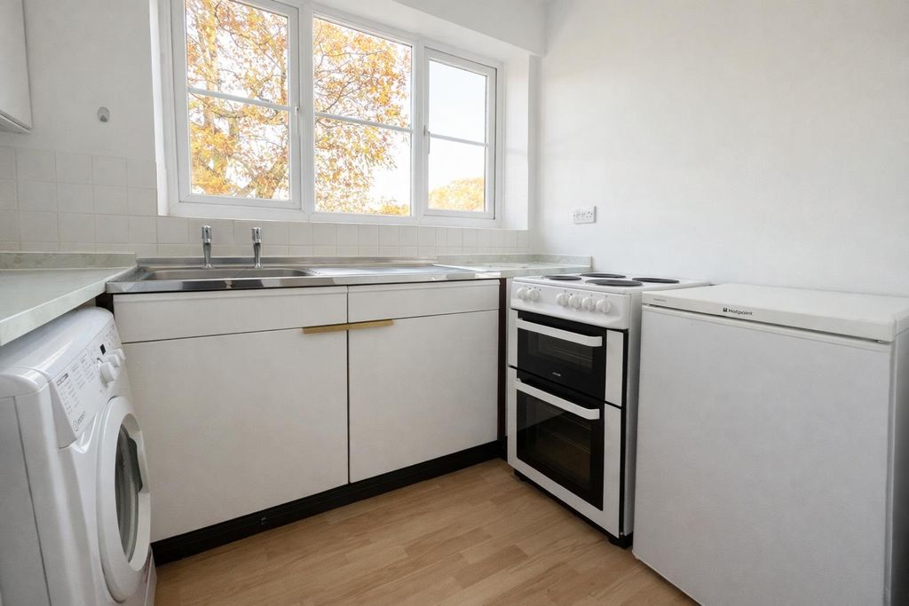 Property photo 3 of 7 Kitchen.Jpg