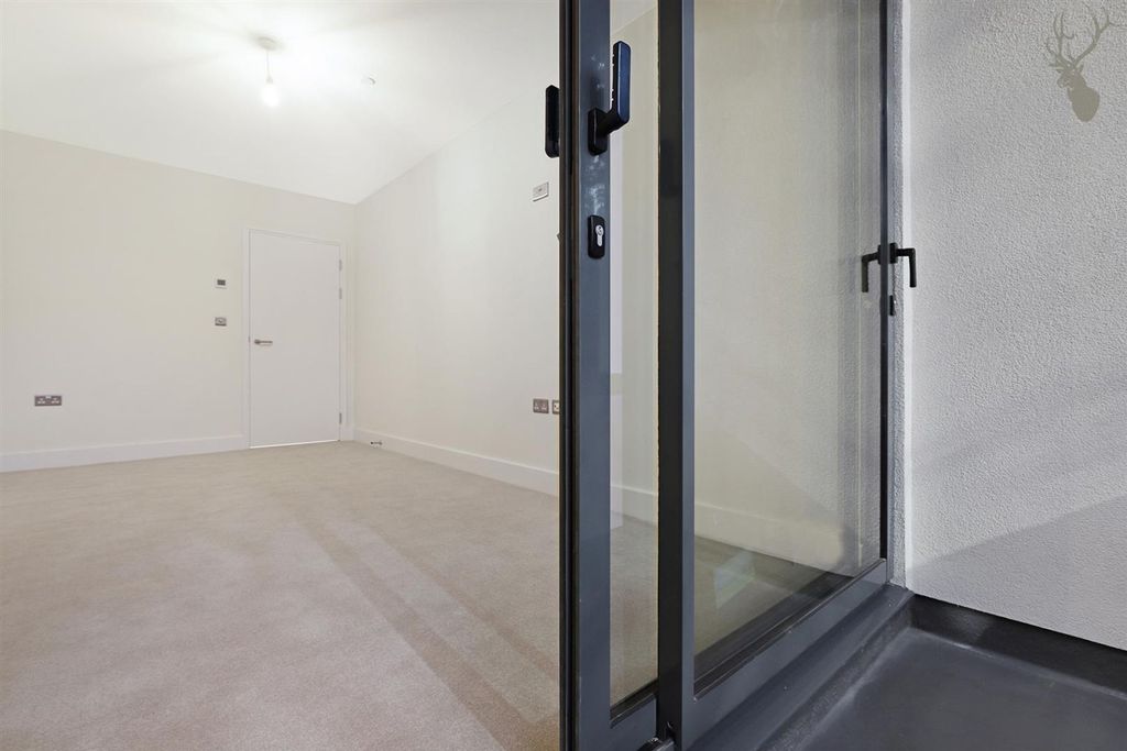 Additional image 9 of 1 bed flat for saleHalf Moon Lane, Epping CM16
