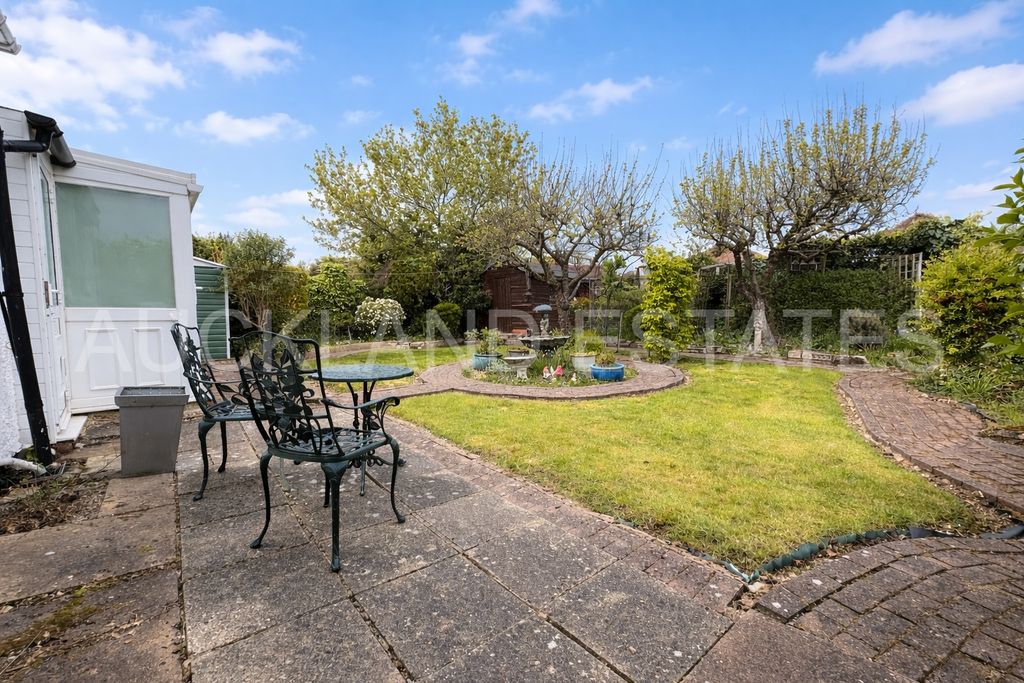 Property photo 2 of 24 Image00006