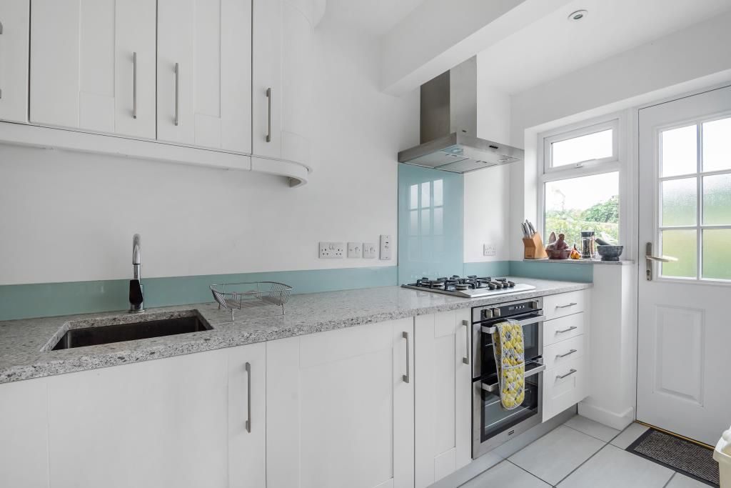 Property photo 2 of 10 Kitchen