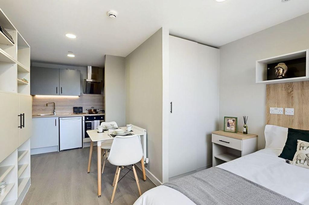 Property photo 2 of 21