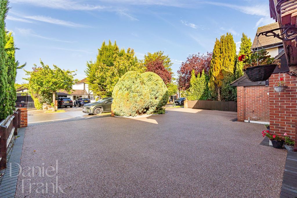 Property photo 2 of 41
