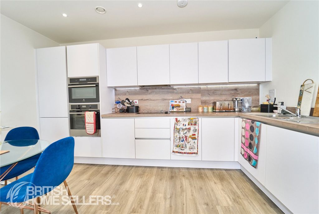 Property photo 2 of 22 Picture No. 11