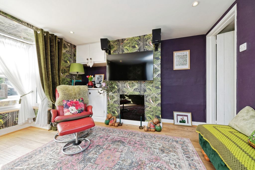 Property photo 3 of 22 Sitting Room