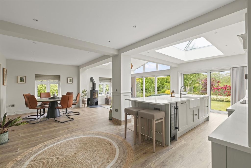 Property photo 3 of 29 Dining Kitchen 2.Jpg