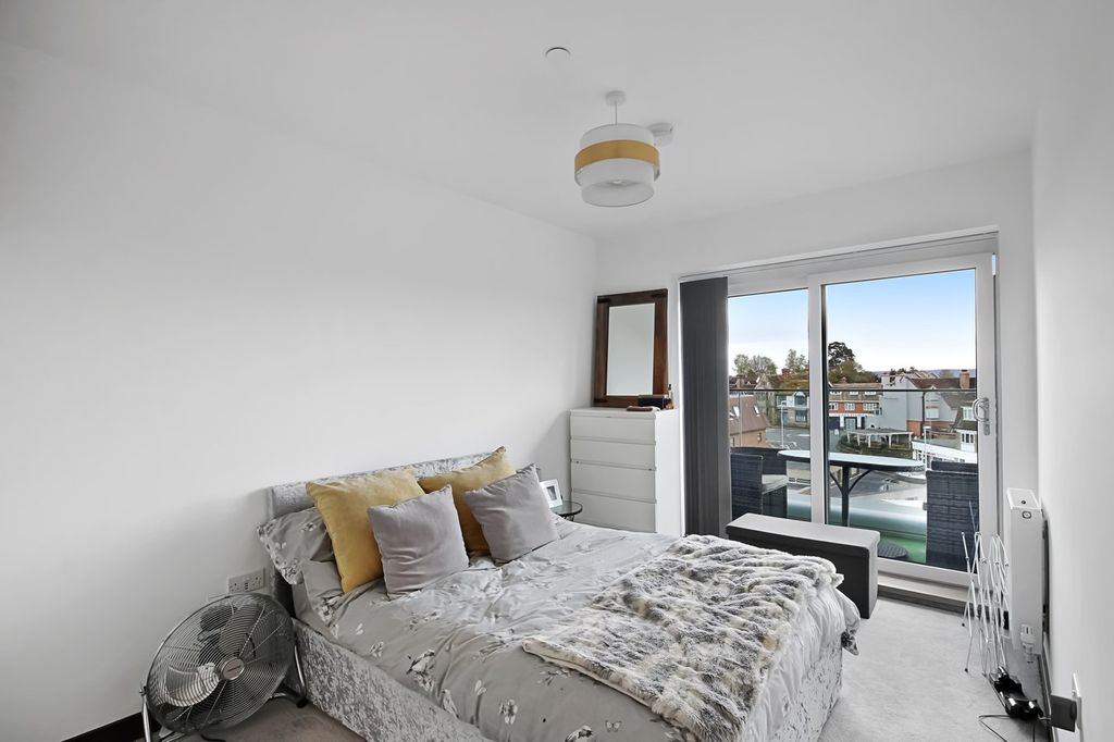 Property photo 3 of 17