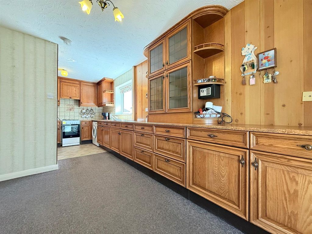 Property photo 3 of 19 Kitchen/Dining Room