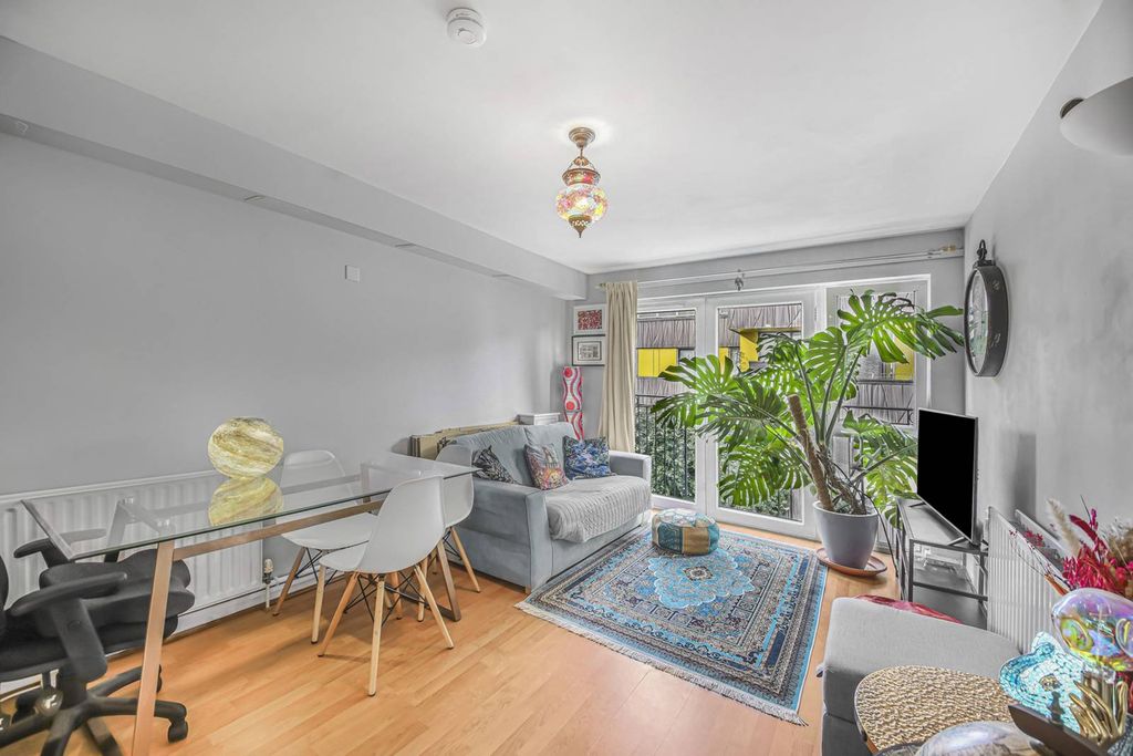 Property photo 2 of 8