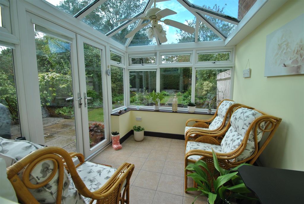 Property photo 3 of 17 Conservatory