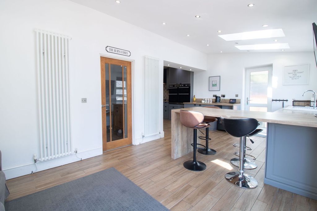 Property photo 3 of 52