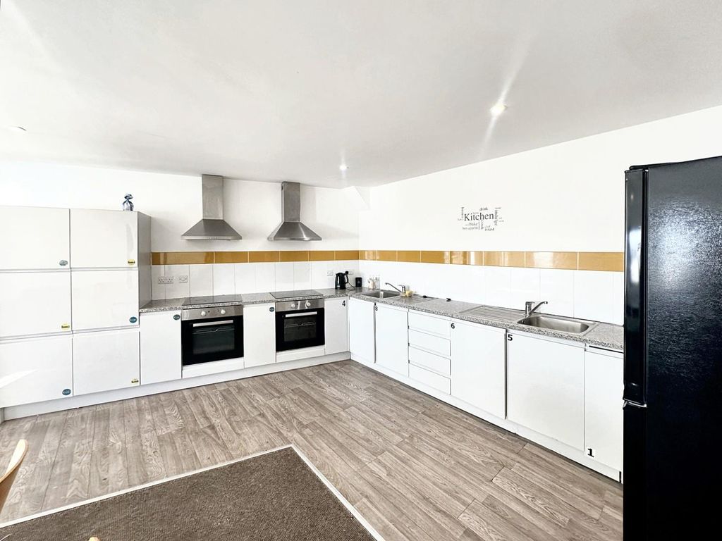 Property photo 1 of 9 Ocean Kitchen 2 (1).Jpeg