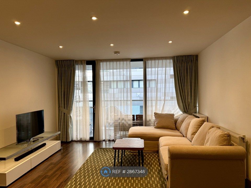 Property photo 2 of 13 Large Reception Room With Sofabed